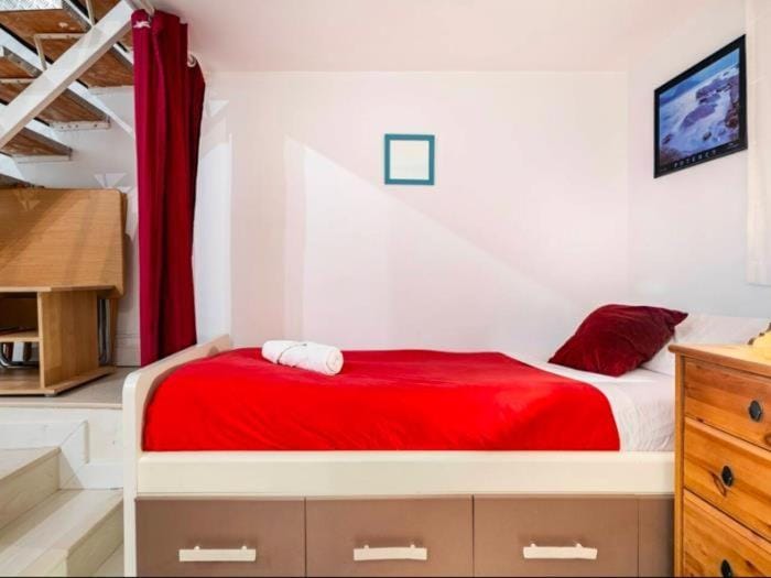 Bed, Bedroom