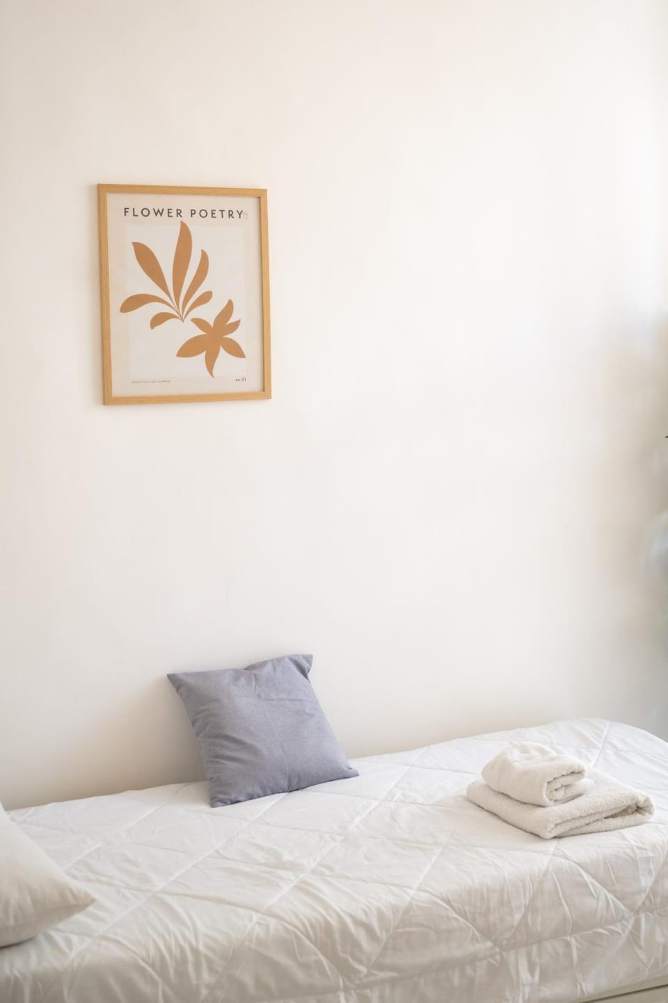 Photo of the whole room, Bedroom