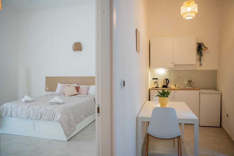Bed, Kitchen or kitchenette, Photo of the whole room, Bedroom, towels