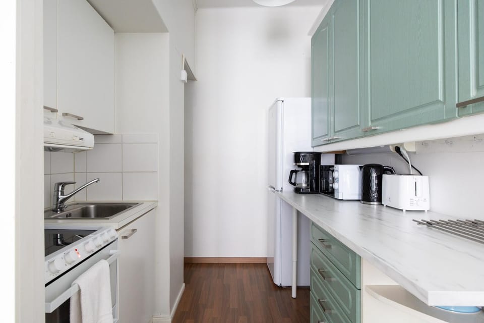 Coffee/tea facilities, microwave, toaster, kitchen
