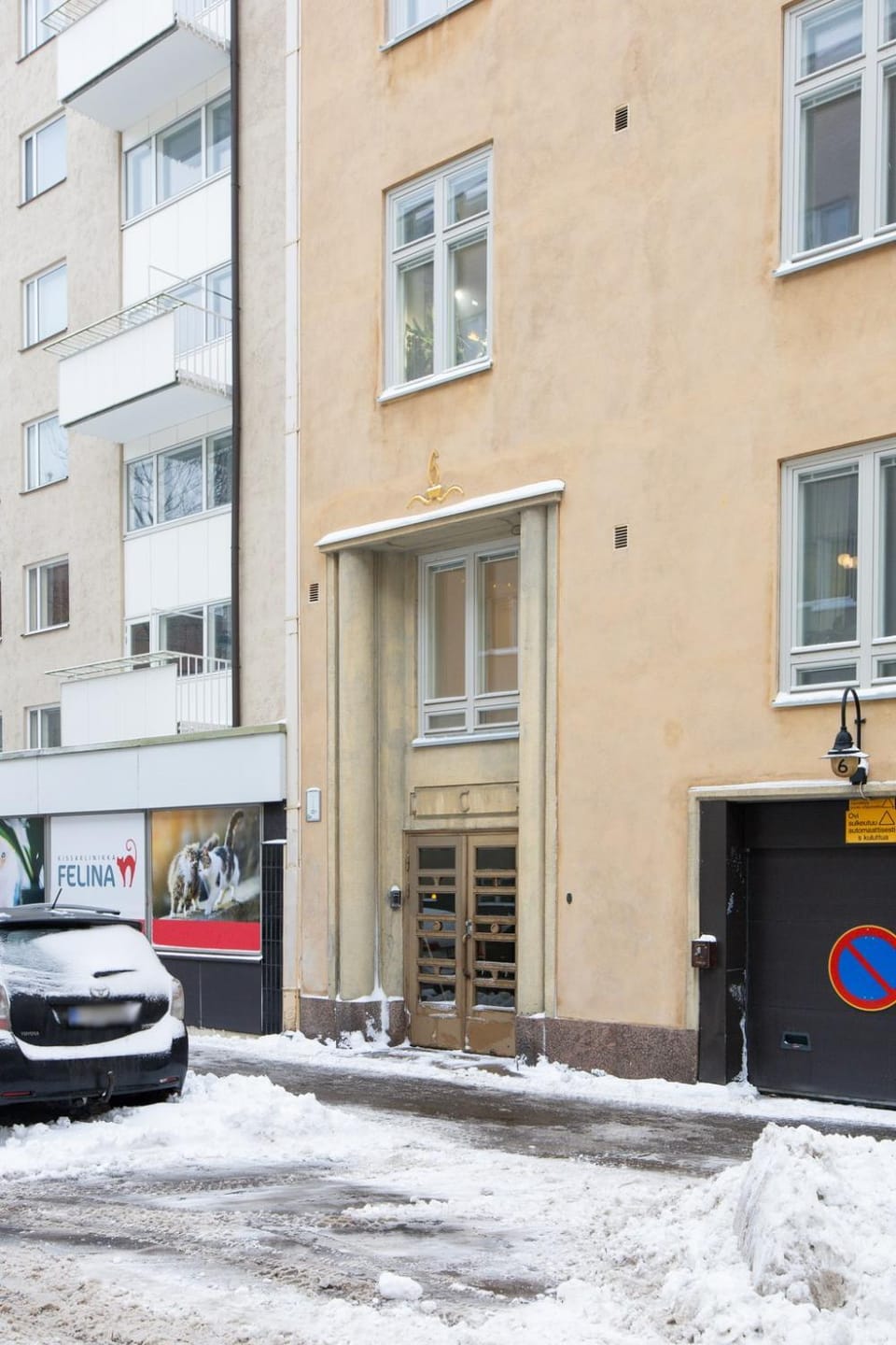 Facade/entrance
