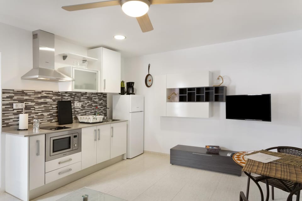 Property building, Kitchen or kitchenette, Living room