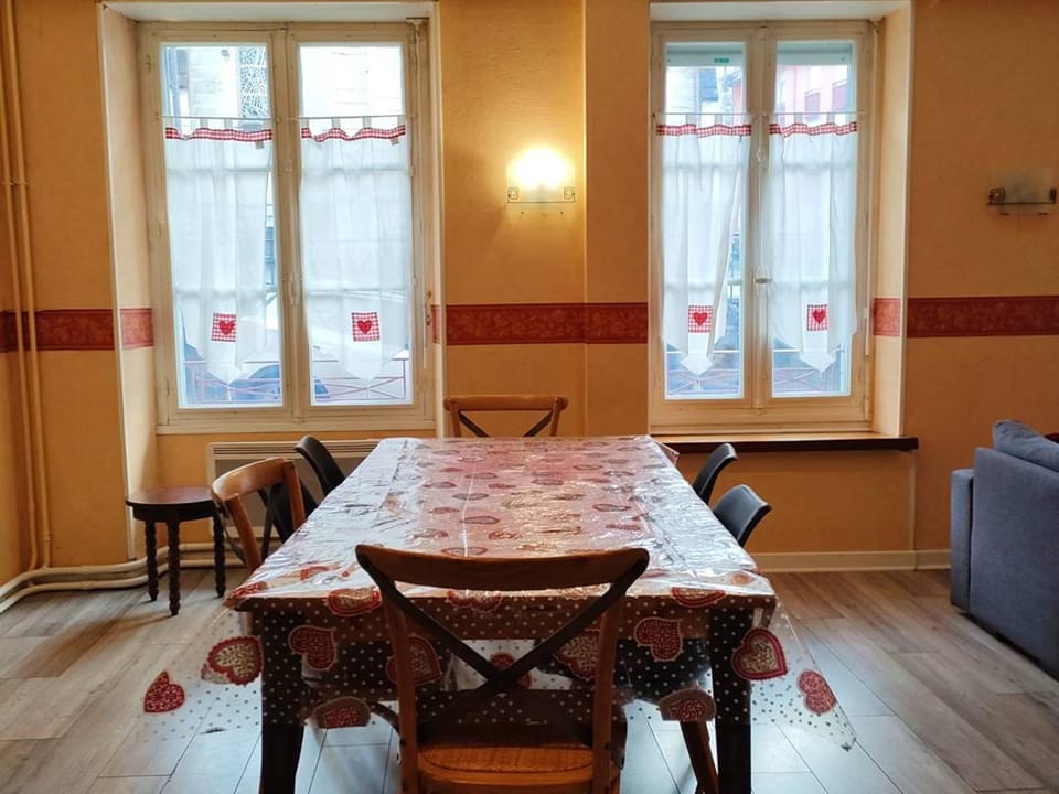 Cauterets: Appartement 2 Ch, 8 Pers, Wifi & Parking - FR-1-234-89 Apartment in Cauterets
