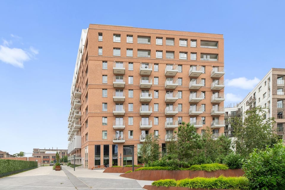 Property building, Day