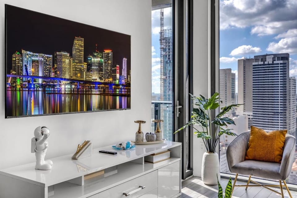 Experience Miami Modern 2 Bed Near Biscayne Blvd Apartment in Miami