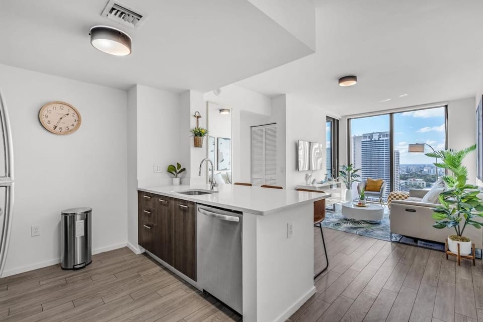 Experience Miami Modern 2 Bed Near Biscayne Blvd Apartment in Miami