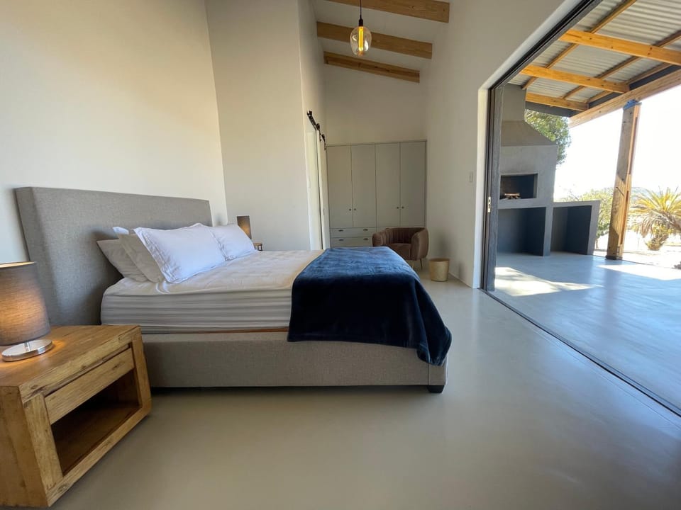 Bed, Photo of the whole room, Bedroom, Mountain view