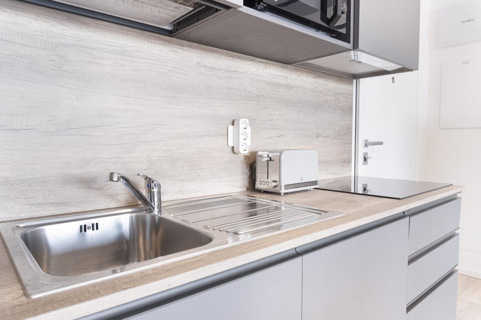 Kitchen or kitchenette, dishwasher, stove