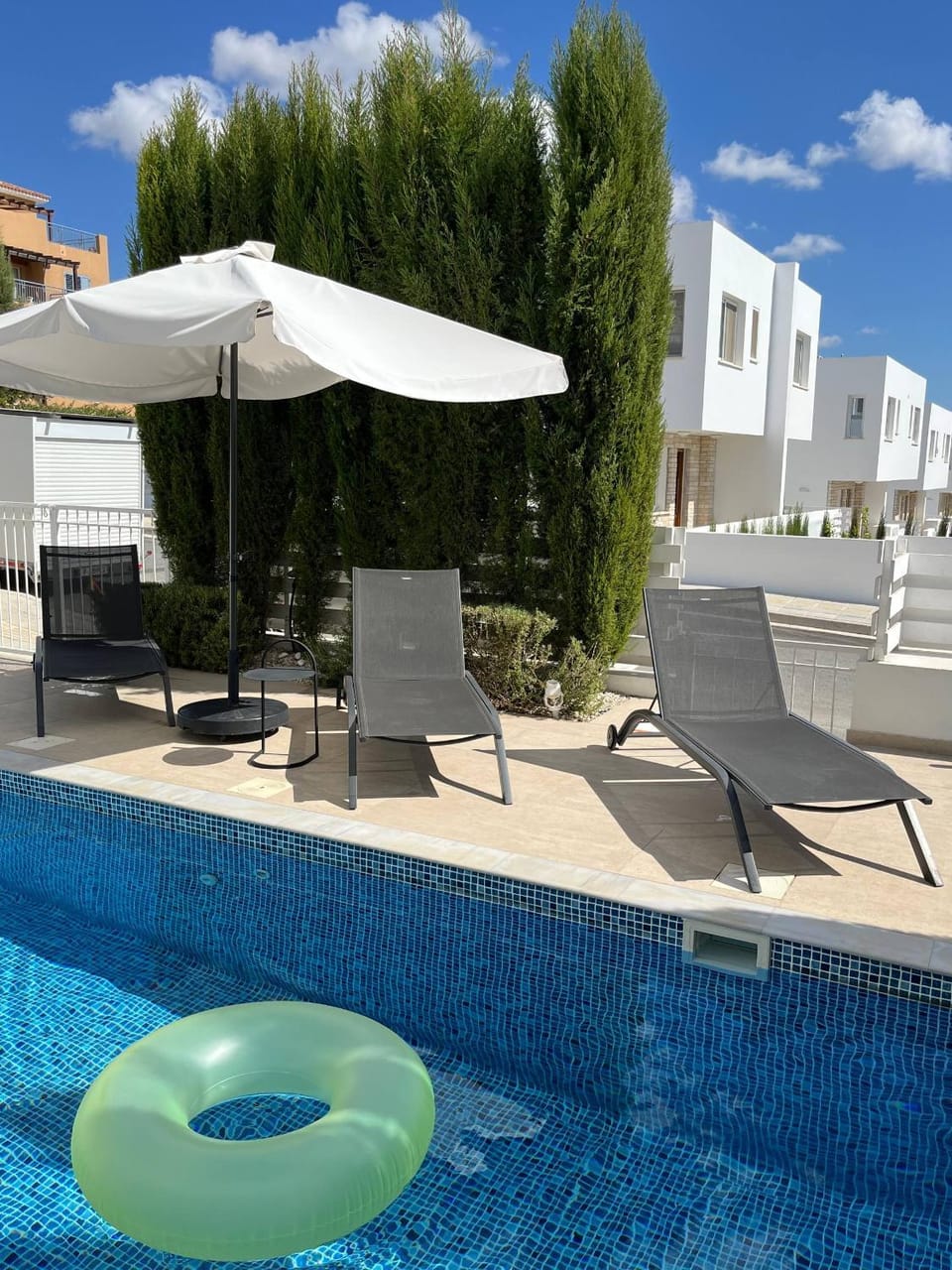 Swimming pool, sunbed