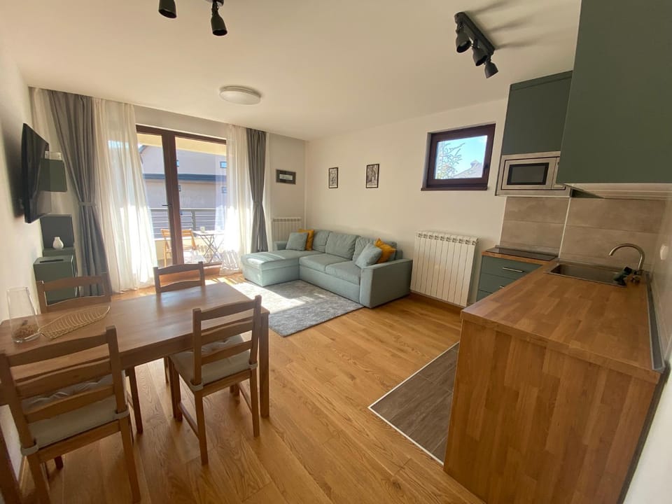 TV and multimedia, Kitchen or kitchenette, Living room, Dining area