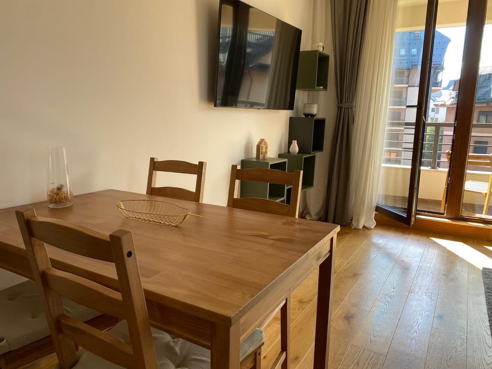 TV and multimedia, Living room, Dining area
