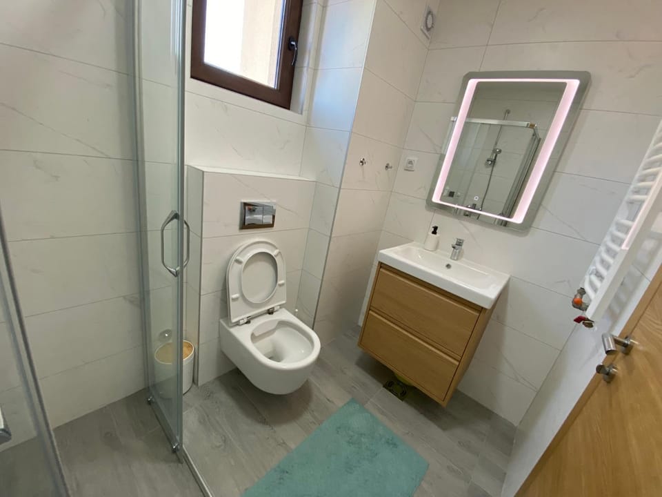 Shower, Toilet, Bathroom