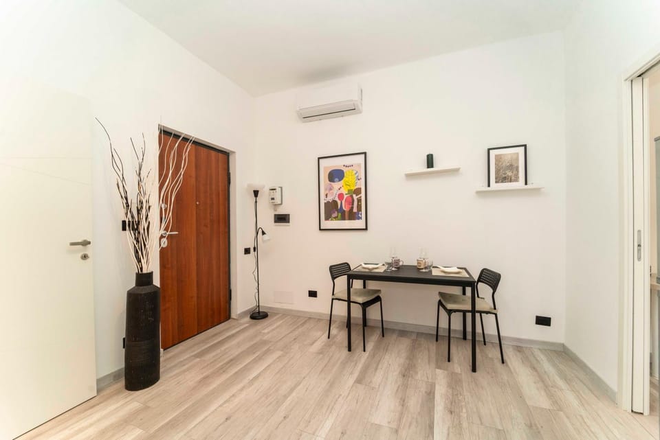 Living room, Seating area, Dining area, air conditioner