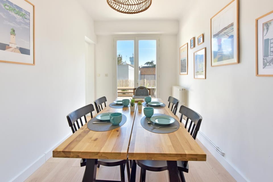 Dining area, Meals