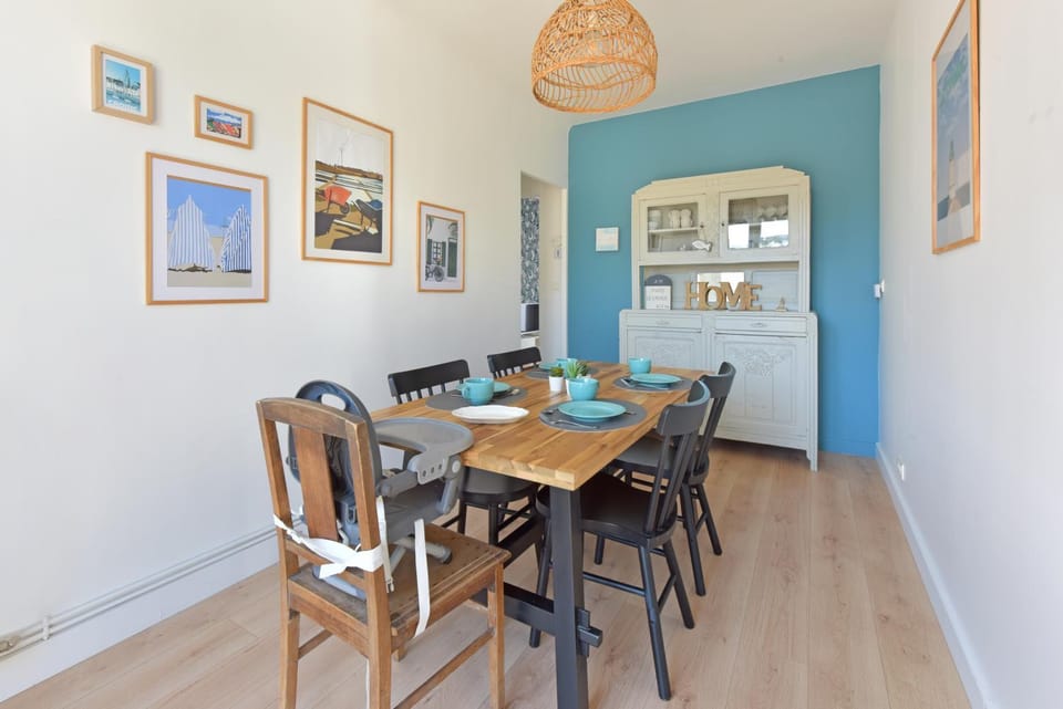 Dining area, Meals