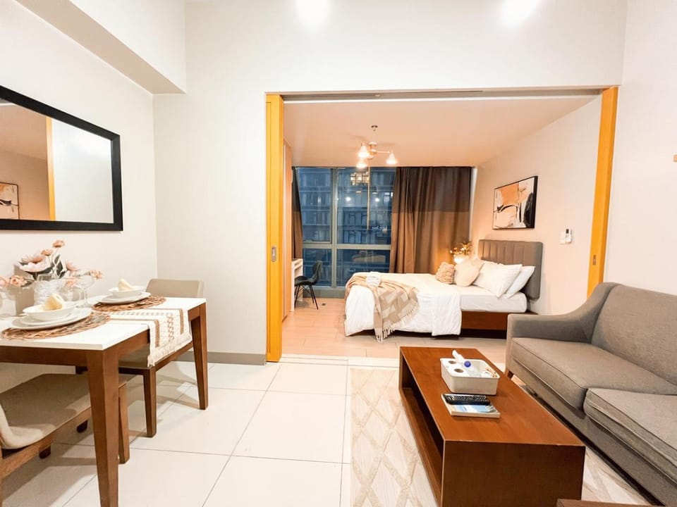 Prime 1br Condo Infront Grand Hyatt BGC #oursw20d1 House in Makati
