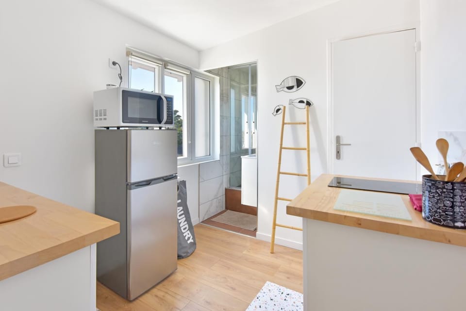 Kitchen or kitchenette, kitchen