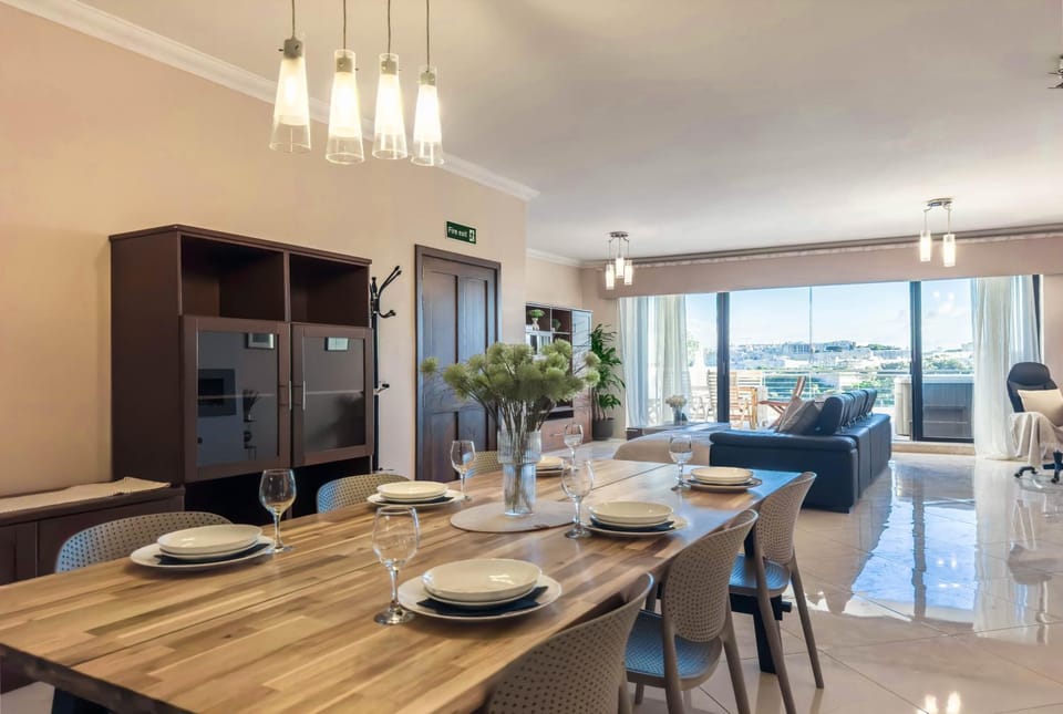 Jacuzzi Terrace Getaway with Valletta Views Apartment in Sliema