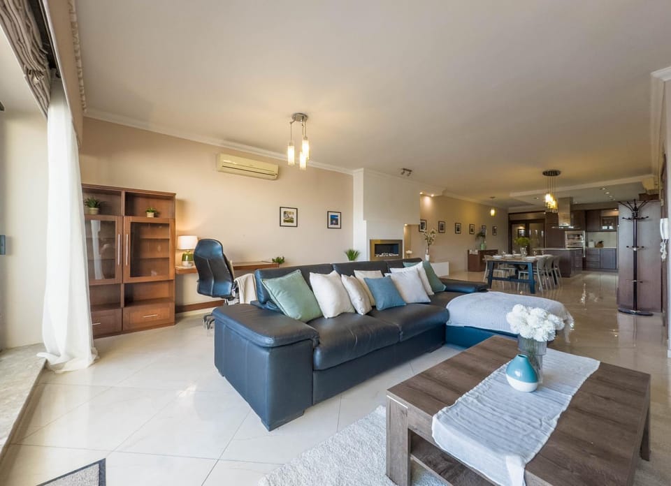 Jacuzzi Terrace Getaway with Valletta Views Apartment in Sliema