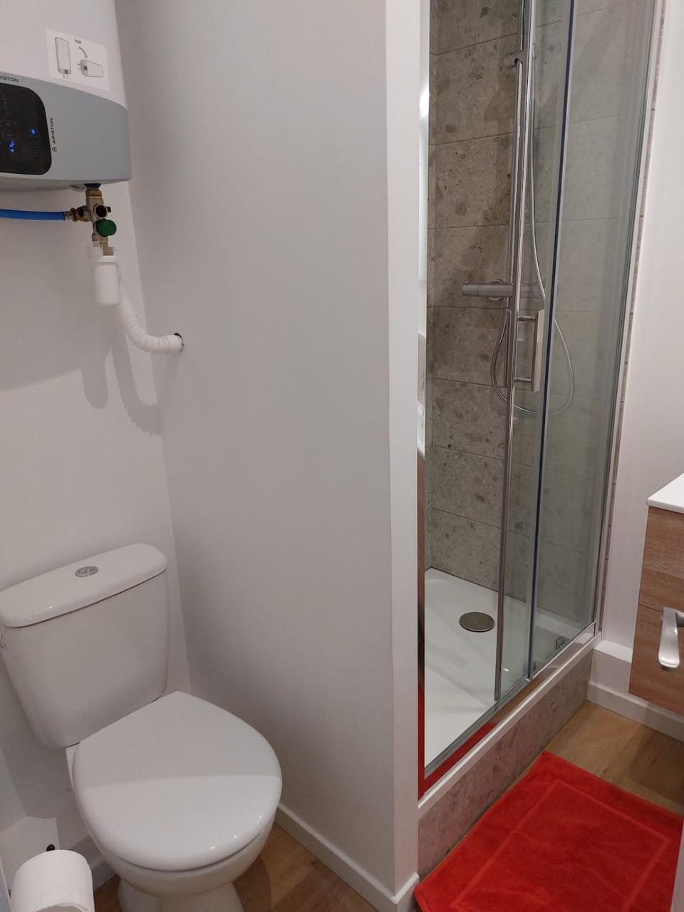 Shower, Toilet