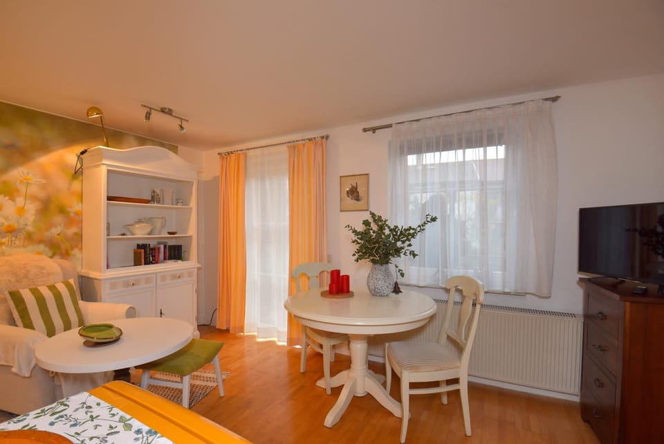 TV and multimedia, Living room, Dining area