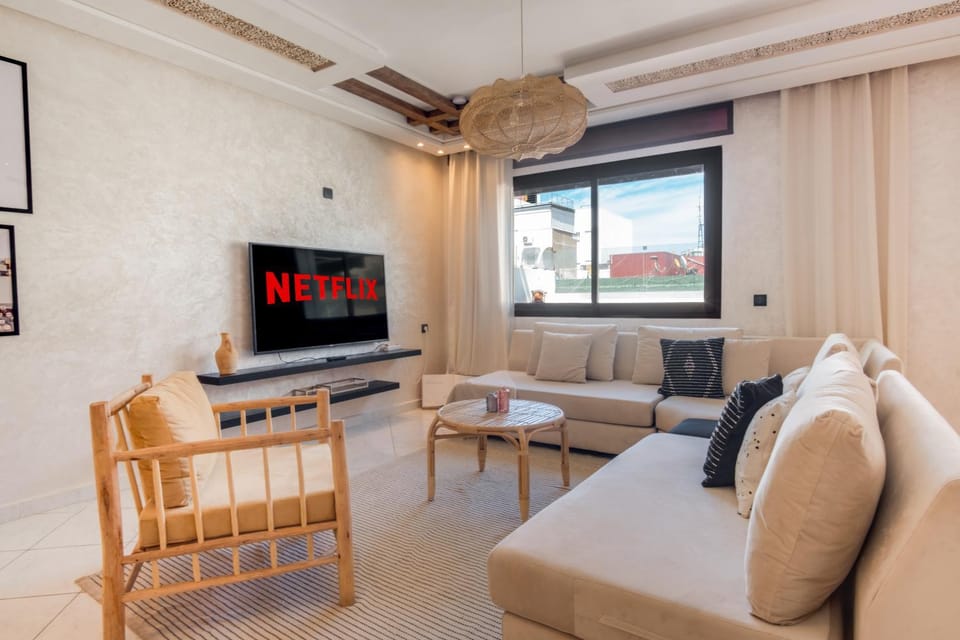 Communal lounge/ TV room, TV and multimedia, Living room, Seating area, Evening entertainment