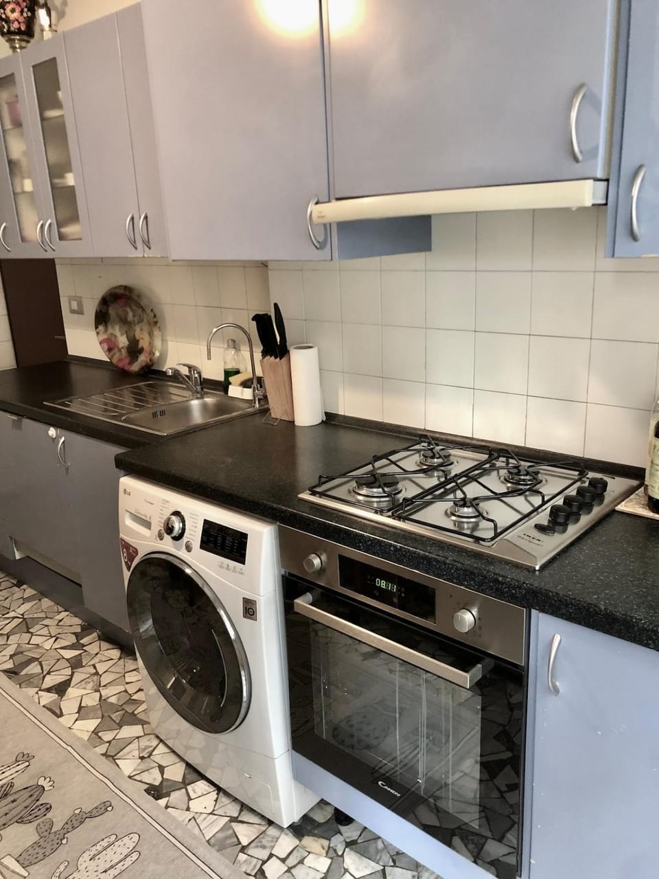 Kitchen or kitchenette, dishwasher, washing machine