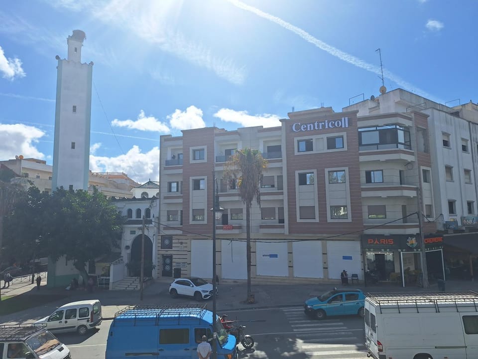 Property building, Day, Neighbourhood, City view, Street view, Location