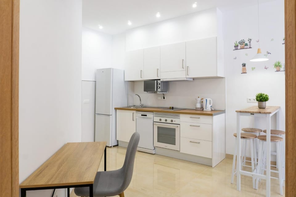 Kitchen or kitchenette, Dining area, dishwasher, oven, stove