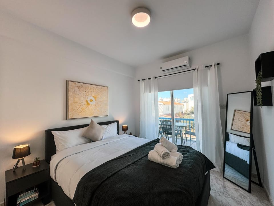 Lavi's Haven 2B, Paphos, Pool Apartment in Paphos