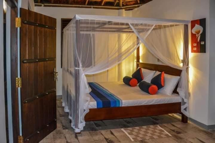 Bed, Seating area, Bedroom