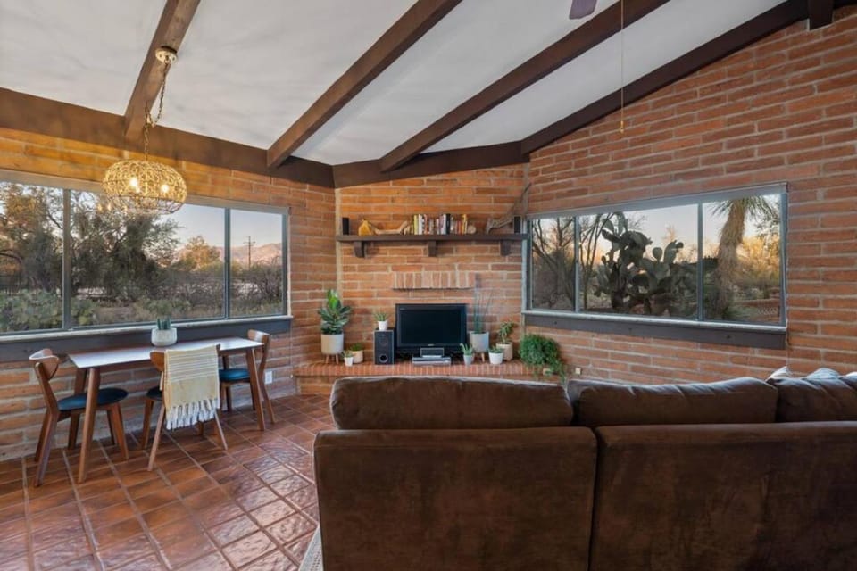 Spacious casita with desert and mountain views House in Tortolita