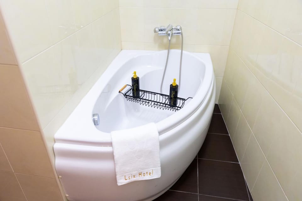 Toilet, Bathroom, Bath, bidet, towels