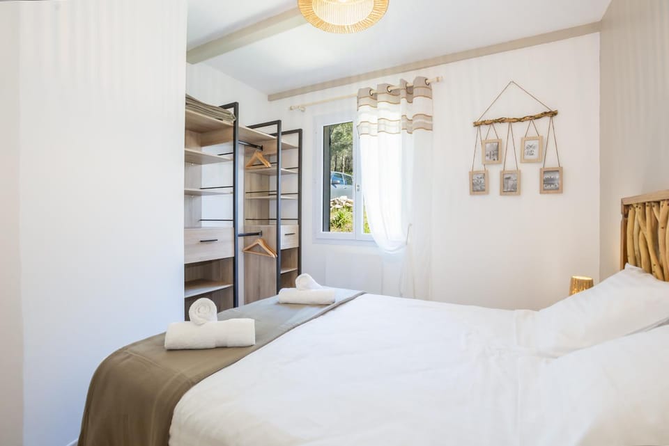 Living room, Bedroom