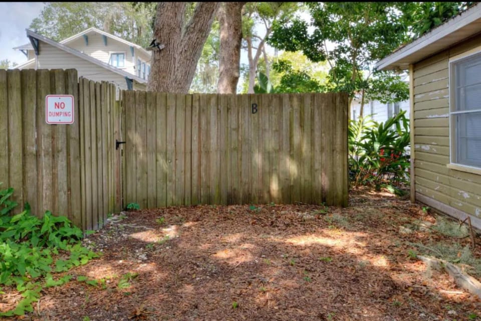 Charming Historic Studio Cottage Apartment in Lakeland
