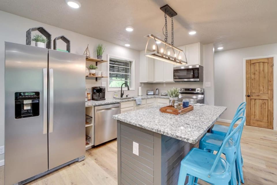 Grandview Spacious and Updated Beds for 10 House in Eufaula