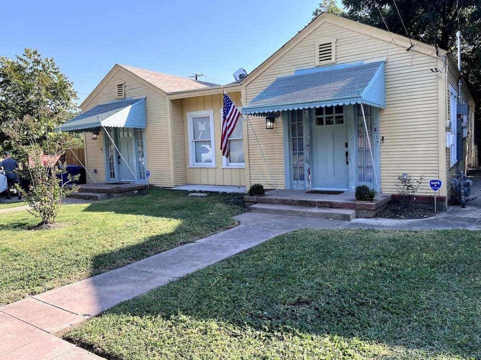 Charming 2-bedroom Cottage House in San Antonio