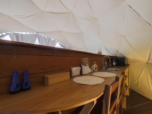 Coffee/tea facilities, Kitchen or kitchenette, Dining area