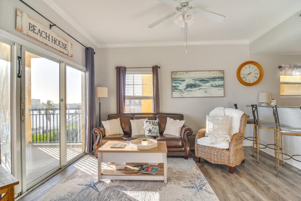 Short Walk to Bay & Ocean: Treasure Island Condo House in Treasure Island