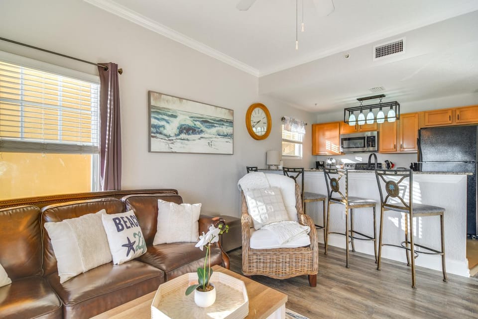 Short Walk to Bay & Ocean: Treasure Island Condo House in Treasure Island
