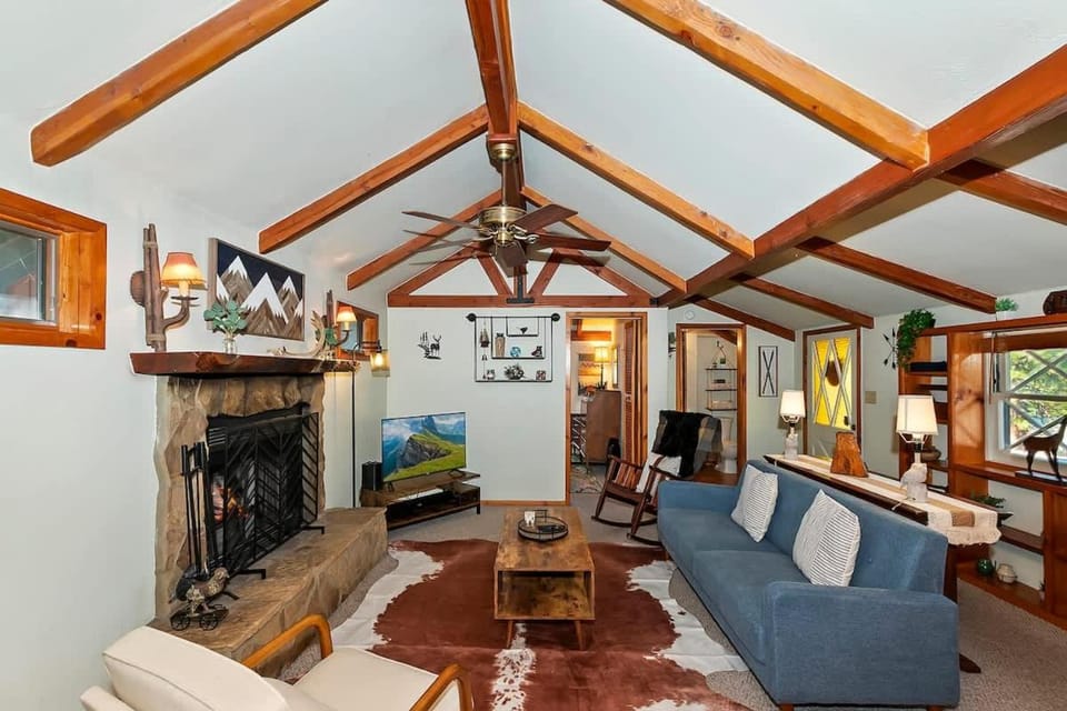 Forest Cottage With Hot Tub House in Big Bear