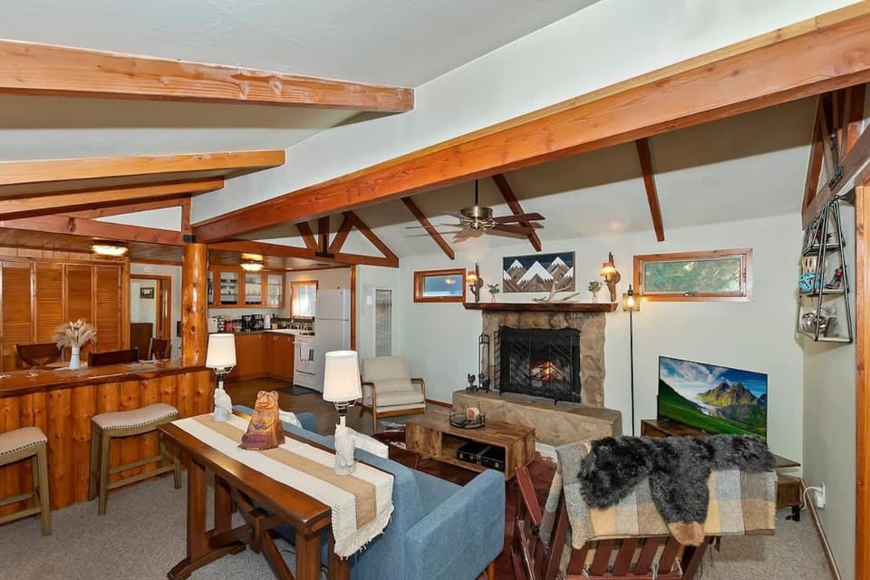 Forest Cottage With Hot Tub House in Big Bear