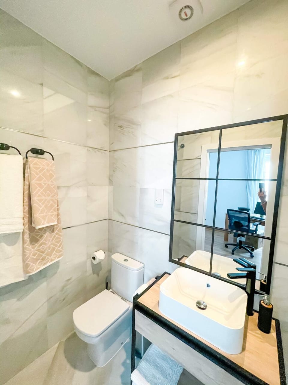 Elegant 2-BR Apartment with Unmatched Central Location Apartment in Gibraltar