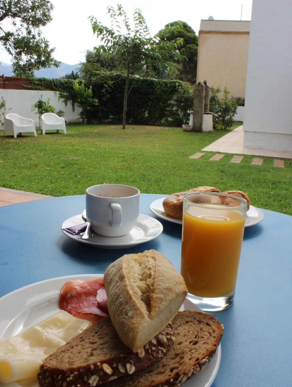 Garden, Breakfast