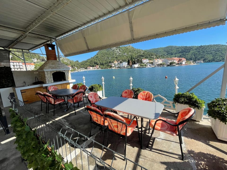 Patio, BBQ facilities