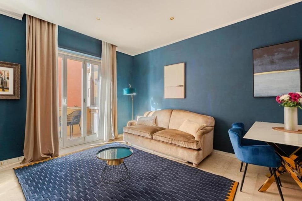 Bed, Living room, Photo of the whole room, Seating area, Bedroom