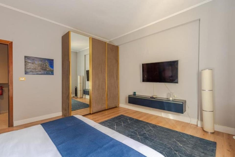 Bed, TV and multimedia, Photo of the whole room, Bedroom, wardrobe