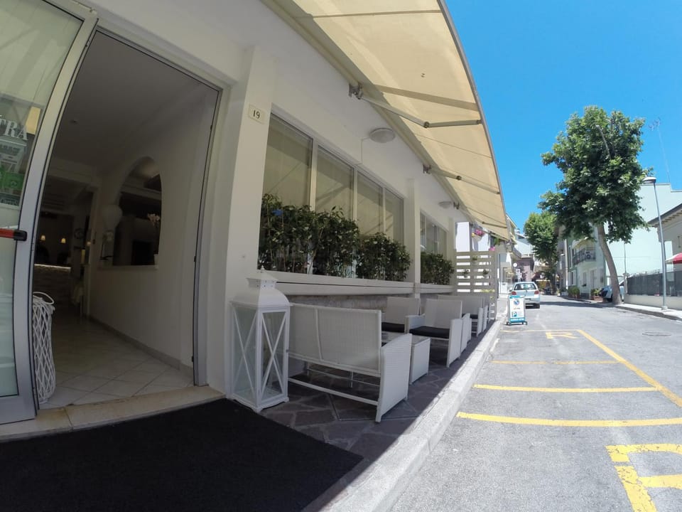 Facade/entrance