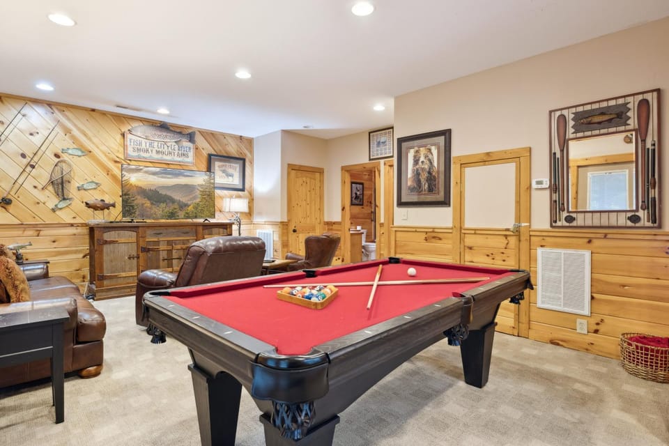 Campfire Dreams, where cozy moments and mountain memories await! House in Pigeon Forge