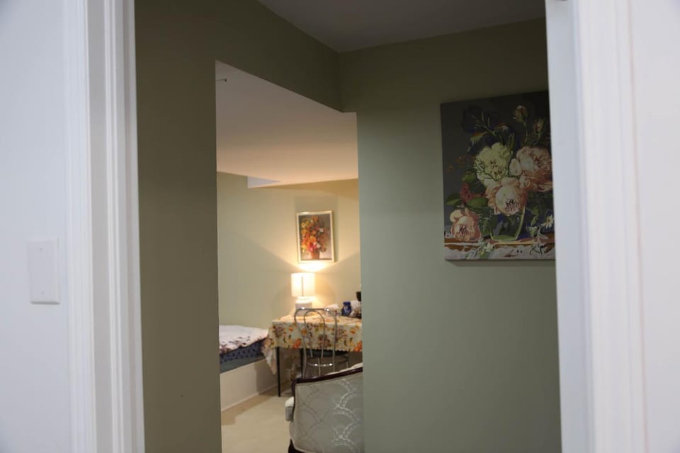 Ivy Den Bed and Breakfast in Burlington